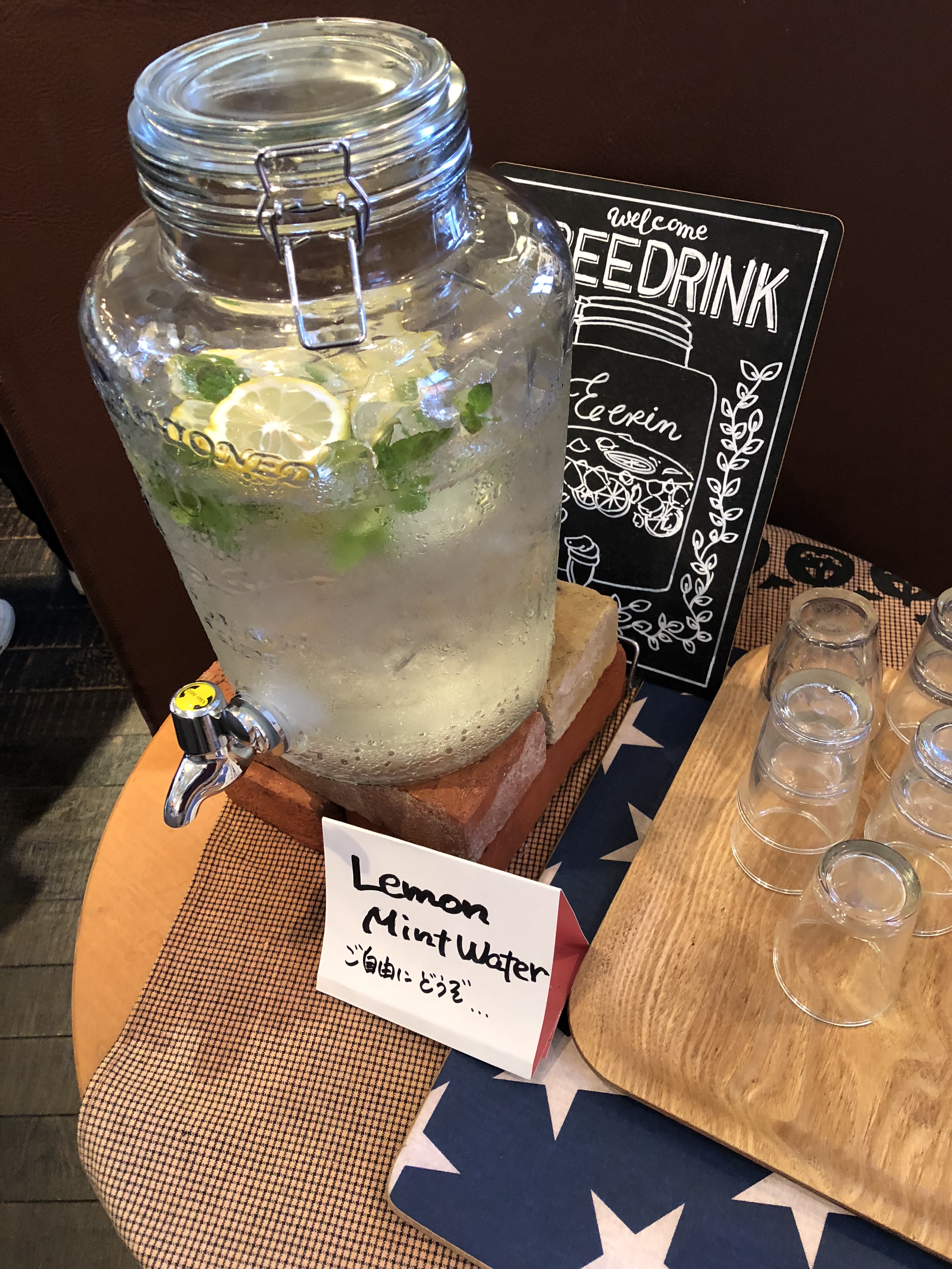 Cafe Downeyのレモンミント水
