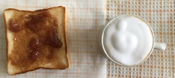 モーニングブレンドと朝食のパン